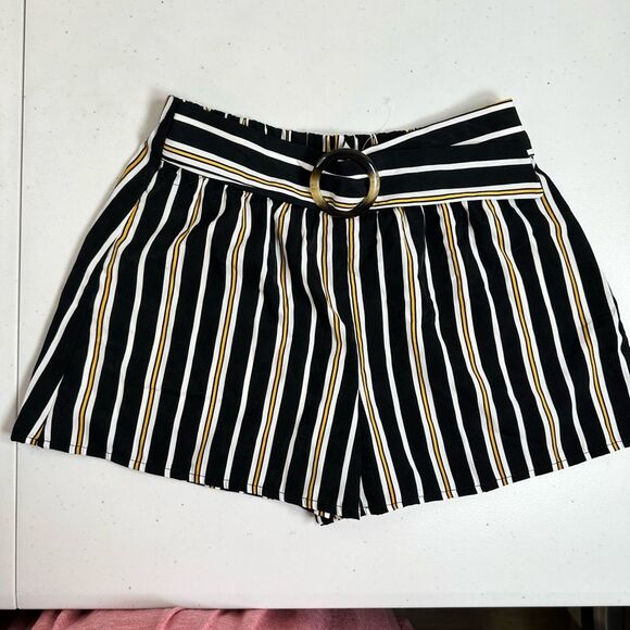 NWT Jenna & Jessie 2Pc Yellow Butterfly Top and Black Striped Shorts Set Size 10 - Picture 7 of 11